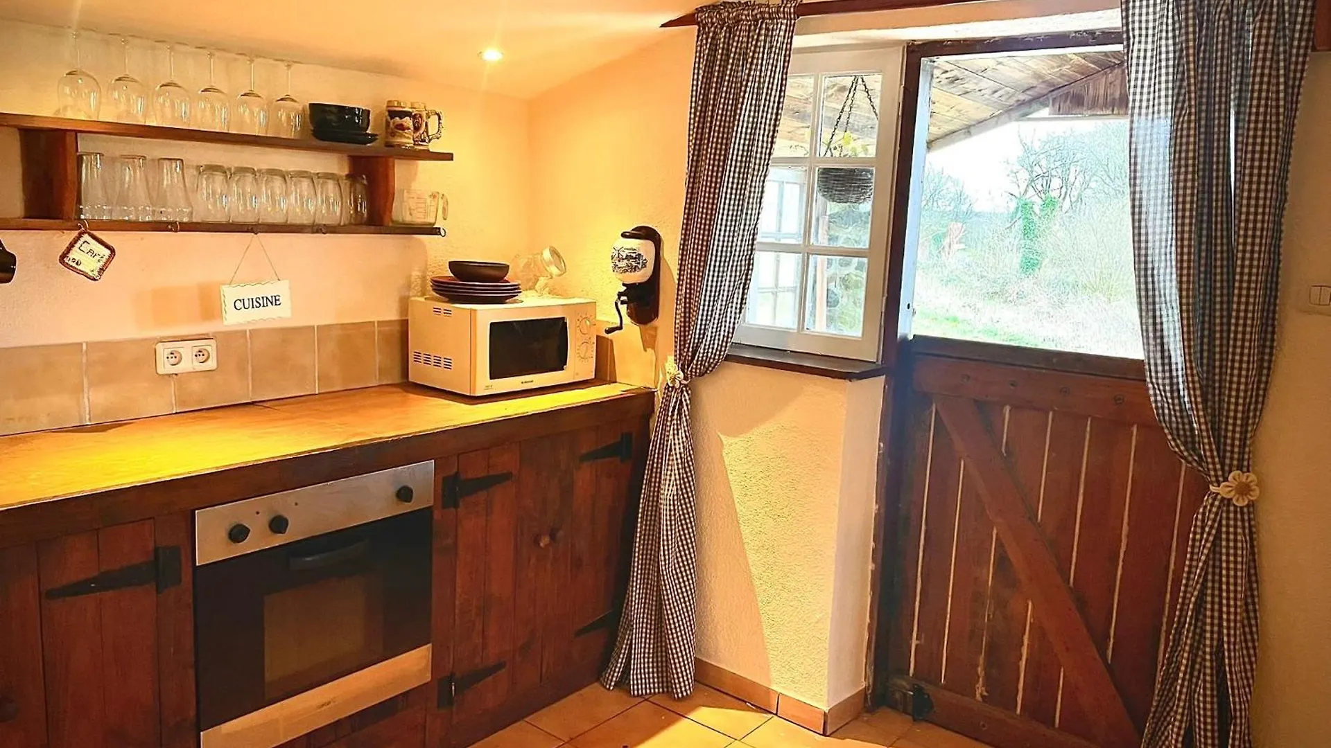 Idyllic Country Cottage Lohuec